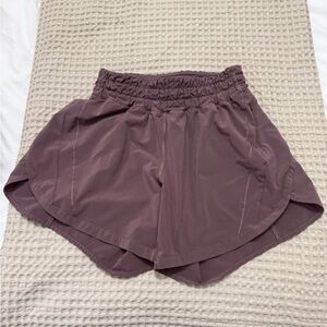Lululemon Track That Mid-Rise shorts - Size 4 (5”)